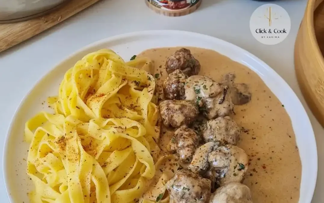 Boulette de bœuf, sauce aux poivres & tagliatelles