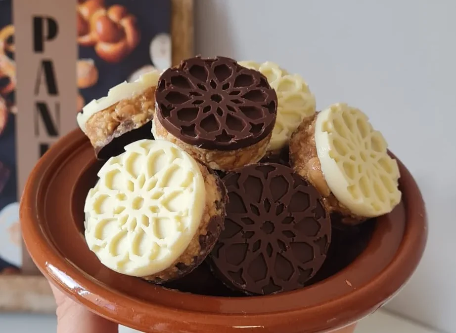 Zelij à la cacahuète et confiture de lait
